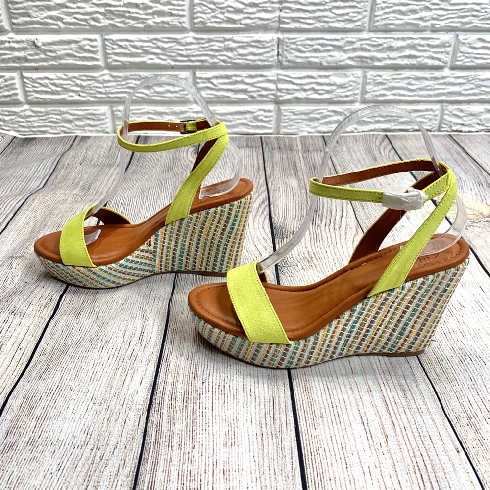 Dolce by Mojo Moxy Striped Sandal Wedges - Picture 4 of 6